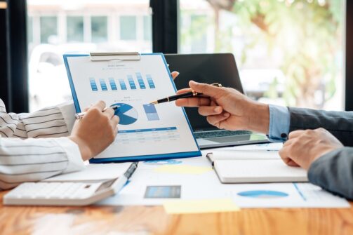 10 žingsnių žinių vadybos strategijai sukurti + pavyzdžiai